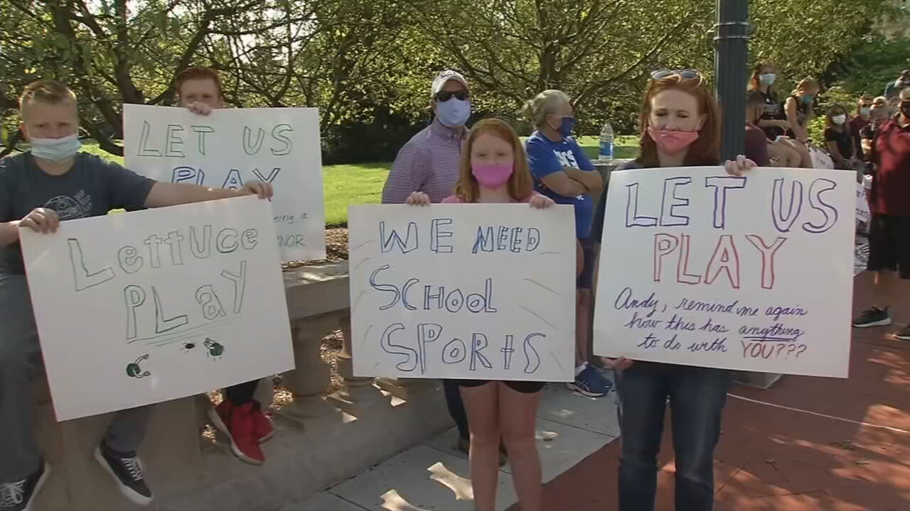 High school players rally at Kentucky state capitol in effort to bring back fall sports (Aug. 24, 2020)